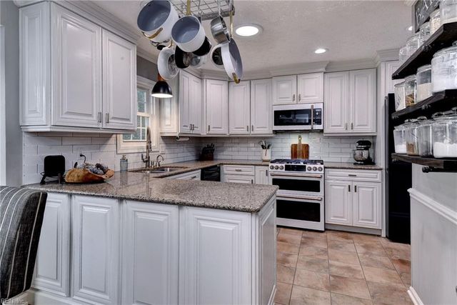 1014 Marlbank DR, Yorktown, VA 23692