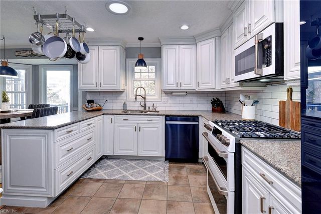 1014 Marlbank DR, Yorktown, VA 23692