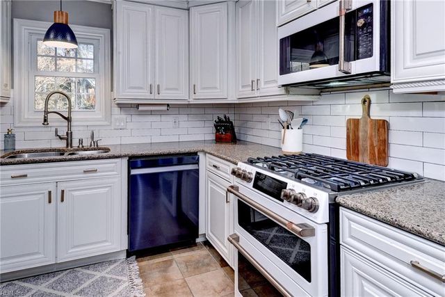 1014 Marlbank DR, Yorktown, VA 23692