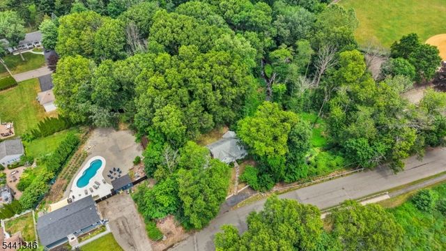 24 Lakeside Dr, Parsippany-troy Hills Twp., NJ 07005
