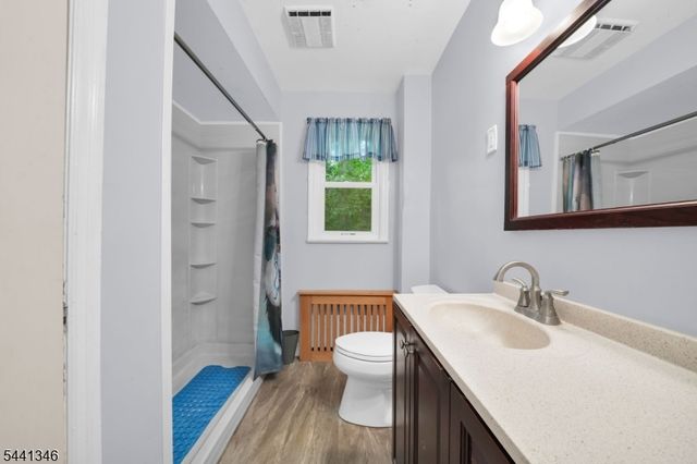 24 Lakeside Dr, Parsippany-troy Hills Twp., NJ 07005