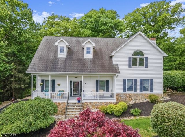 16 Bear Trl, West Milford Twp., NJ 07421