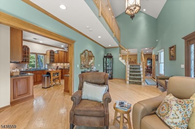 16 Bear Trl, West Milford Twp., NJ 07421