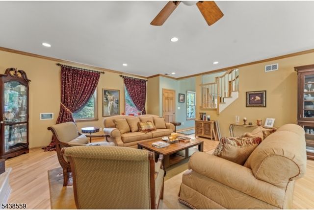 16 Bear Trl, West Milford Twp., NJ 07421