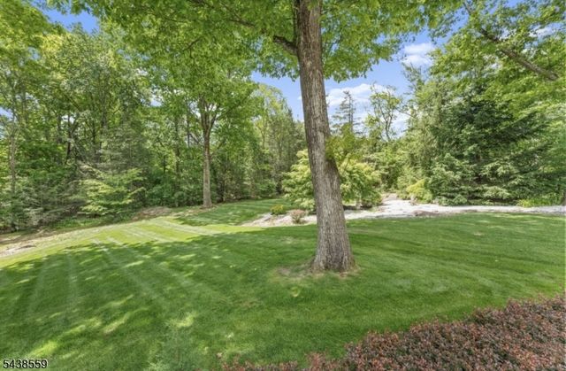 16 Bear Trl, West Milford Twp., NJ 07421