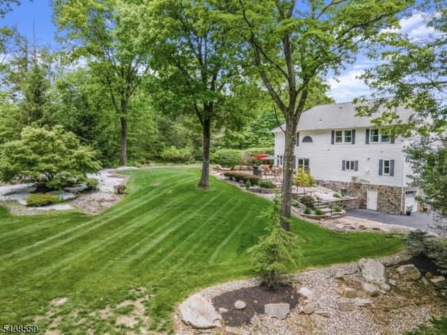 16 Bear Trl, West Milford Twp., NJ 07421