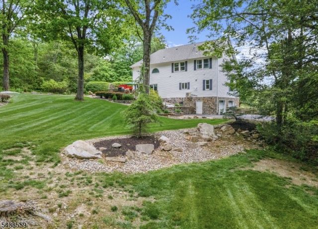 16 Bear Trl, West Milford Twp., NJ 07421
