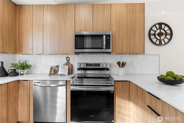 5825 S M St, Tacoma, WA 98408