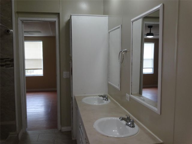 1220 8th Street A, Huntsville, TX 77320