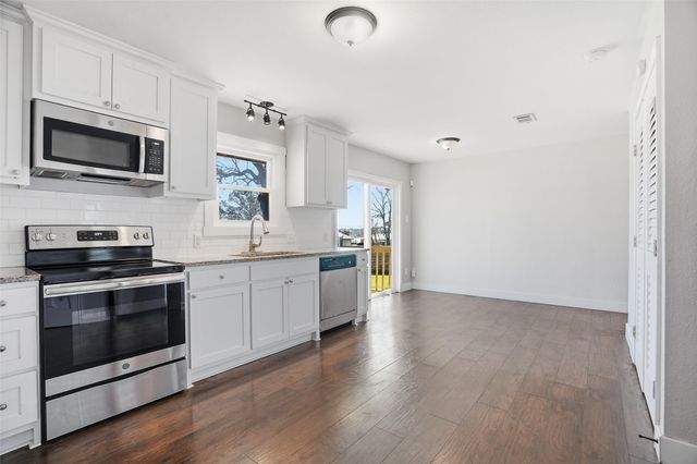 117 Oakwood Drive, Keene, TX 76059