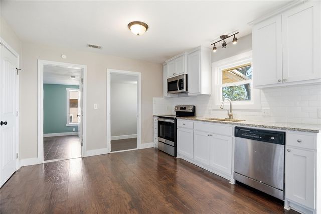 117 Oakwood Drive, Keene, TX 76059