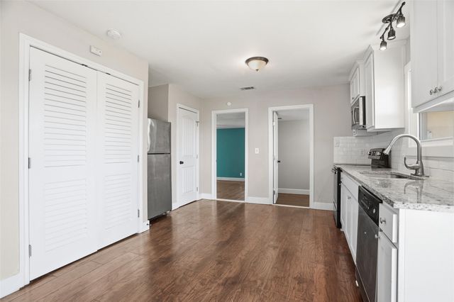 117 Oakwood Drive, Keene, TX 76059