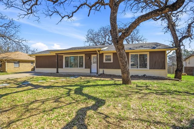 117 Oakwood Drive, Keene, TX 76059