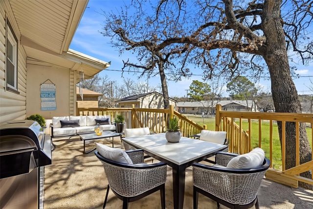 117 Oakwood Drive, Keene, TX 76059