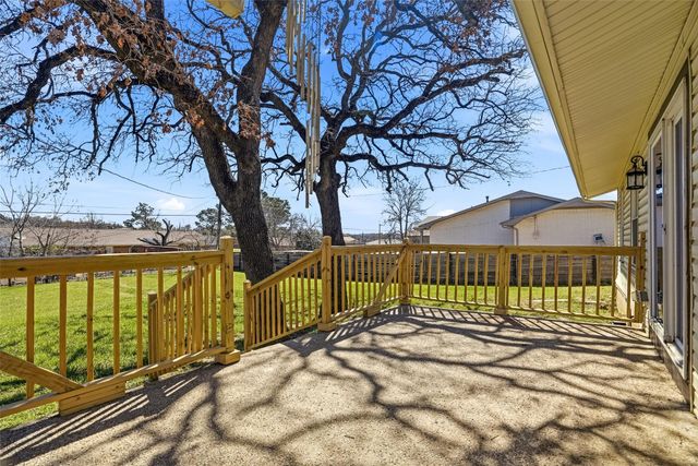 117 Oakwood Drive, Keene, TX 76059