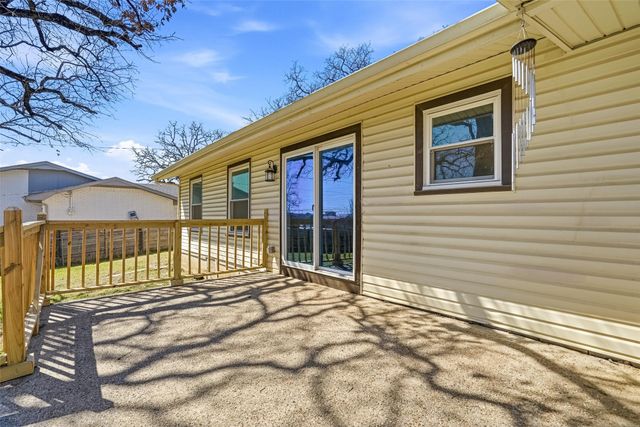 117 Oakwood Drive, Keene, TX 76059