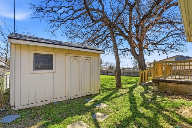 117 Oakwood Drive, Keene, TX 76059