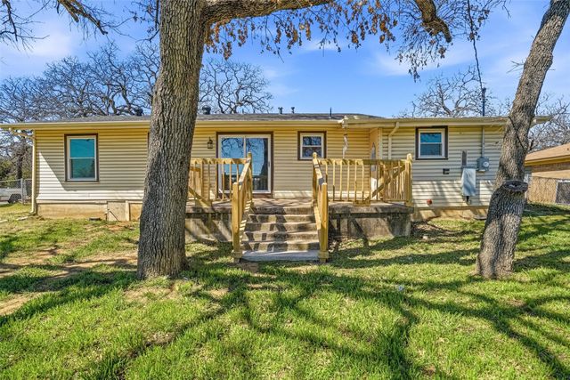 117 Oakwood Drive, Keene, TX 76059
