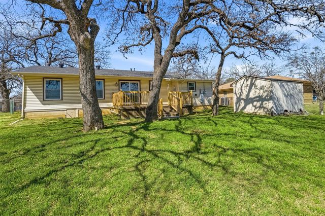 117 Oakwood Drive, Keene, TX 76059