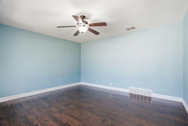 117 Oakwood Drive, Keene, TX 76059