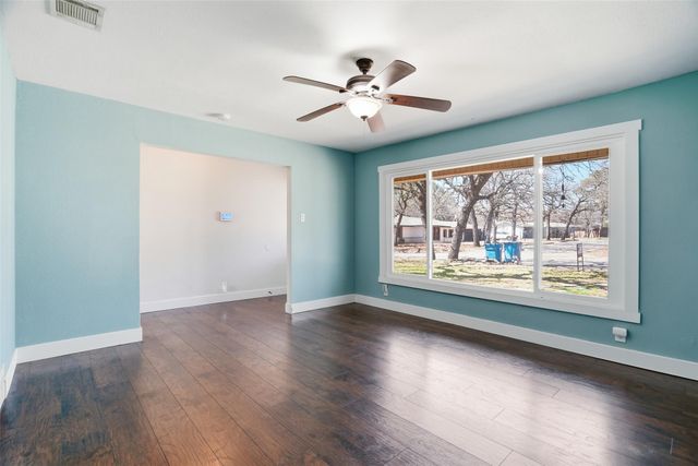 117 Oakwood Drive, Keene, TX 76059