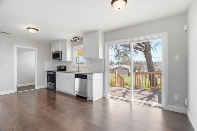 117 Oakwood Drive, Keene, TX 76059