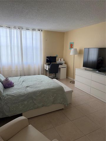 10865 SW 112th Avenue 312, Miami, FL 33176