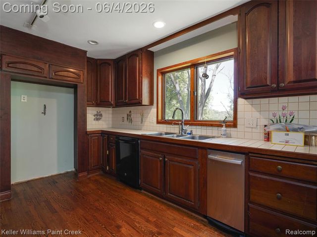 1150 N Livernois Road, Rochester Hills, MI 48306