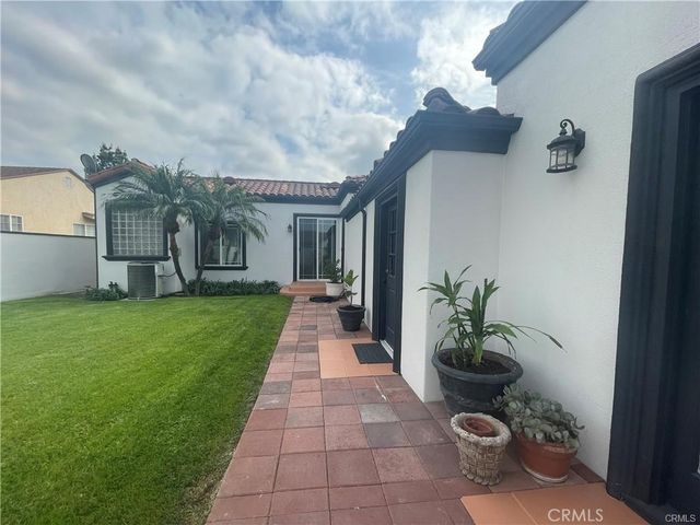 9457 Gotham, Downey, CA 90241