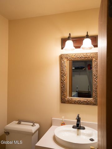 52 Streamview Lane, North Greenbush, NY 12198