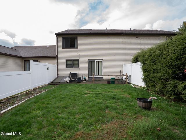 52 Streamview Lane, North Greenbush, NY 12198