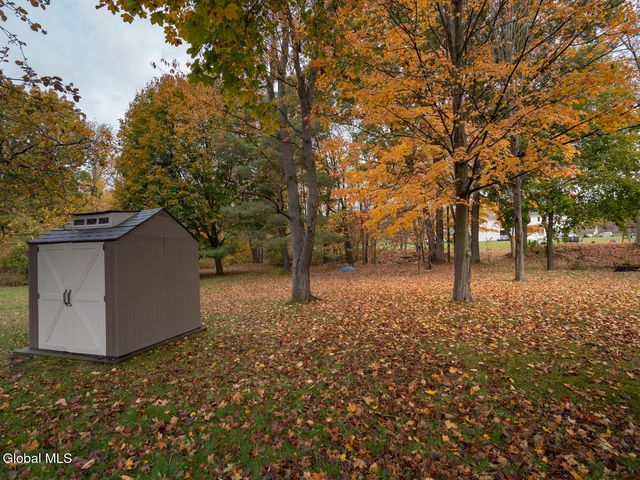 52 Streamview Lane, North Greenbush, NY 12198