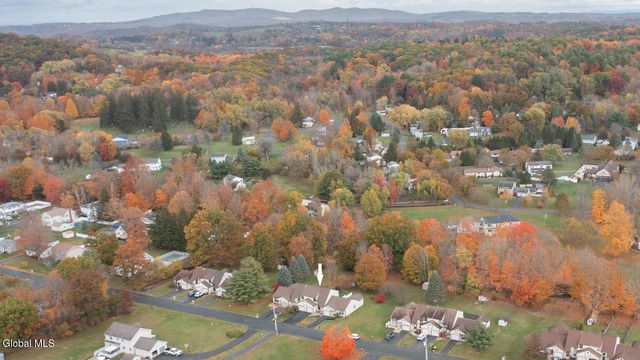 52 Streamview Lane, North Greenbush, NY 12198