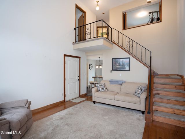 52 Streamview Lane, North Greenbush, NY 12198