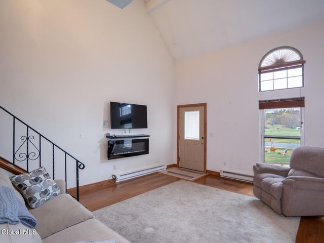 52 Streamview Lane, North Greenbush, NY 12198