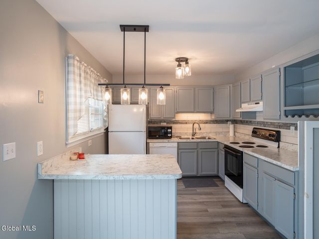 52 Streamview Lane, North Greenbush, NY 12198