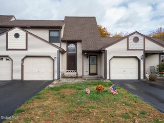 52 Streamview Lane, North Greenbush, NY 12198