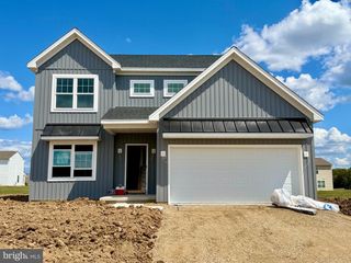 14 FAMILY DR, Carlisle, PA 17013