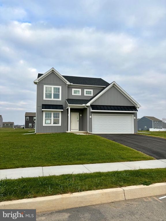 14 FAMILY DR, Carlisle, PA 17013