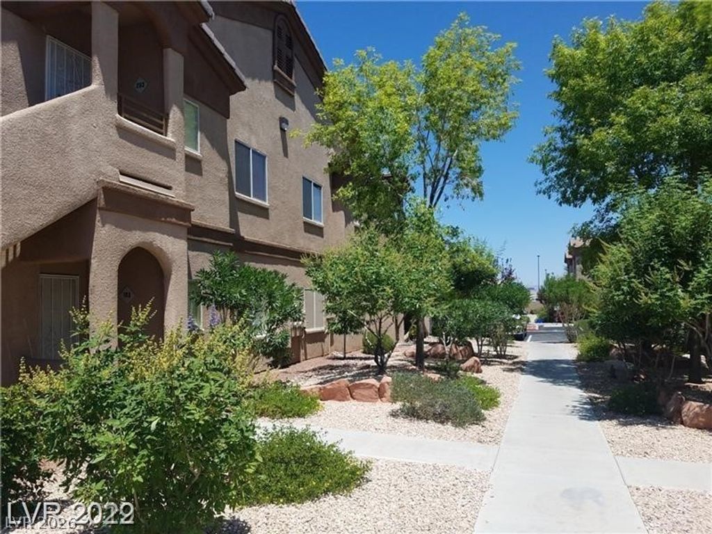 5750 East Hacienda Avenue 202, Las Vegas, NV 89122 — photo 2