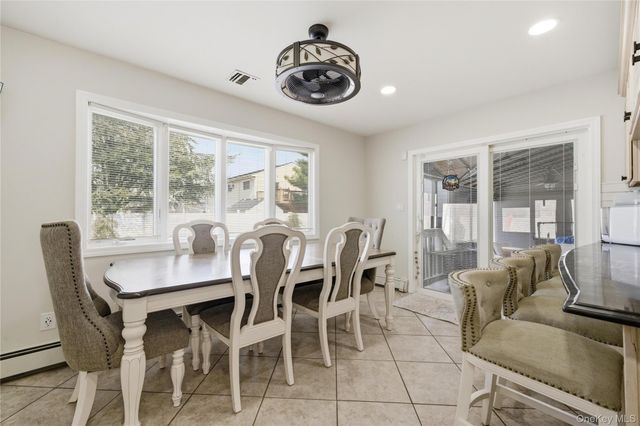 20 Newark Street, Lindenhurst, NY 11757