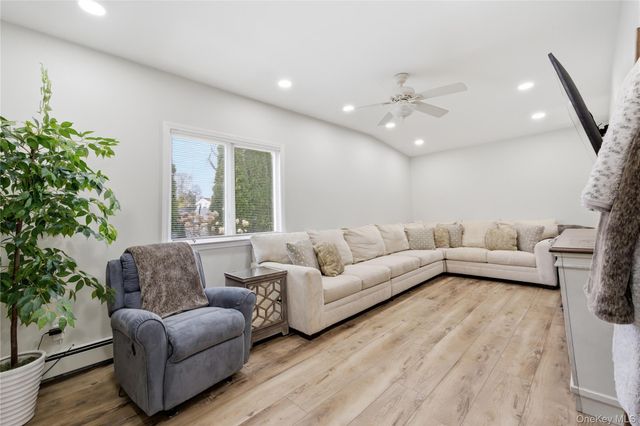 20 Newark Street, Lindenhurst, NY 11757