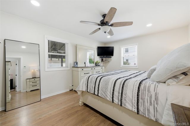 20 Newark Street, Lindenhurst, NY 11757