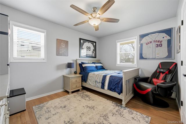 20 Newark Street, Lindenhurst, NY 11757