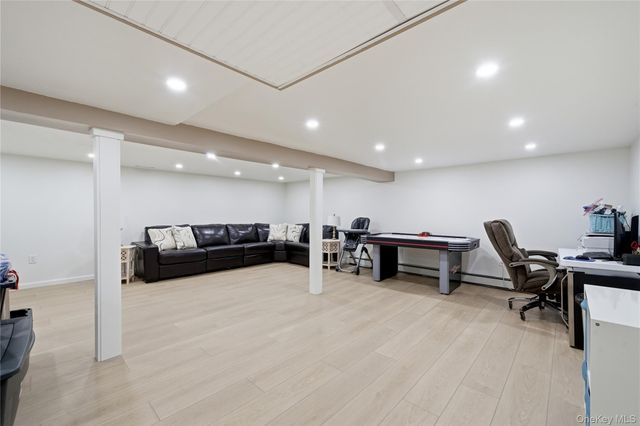 20 Newark Street, Lindenhurst, NY 11757