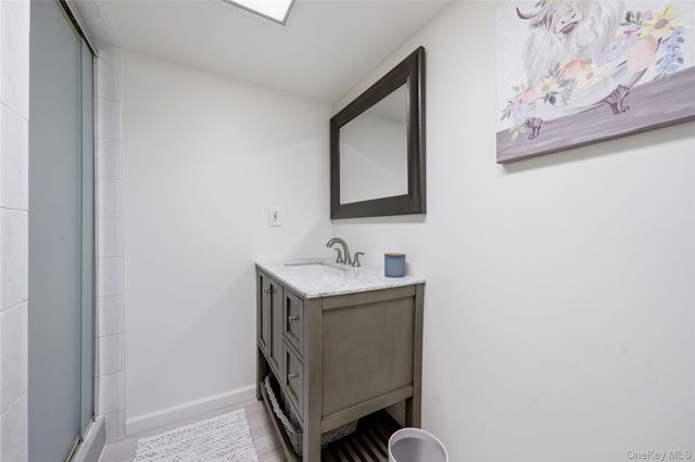 20 Newark Street, Lindenhurst, NY 11757