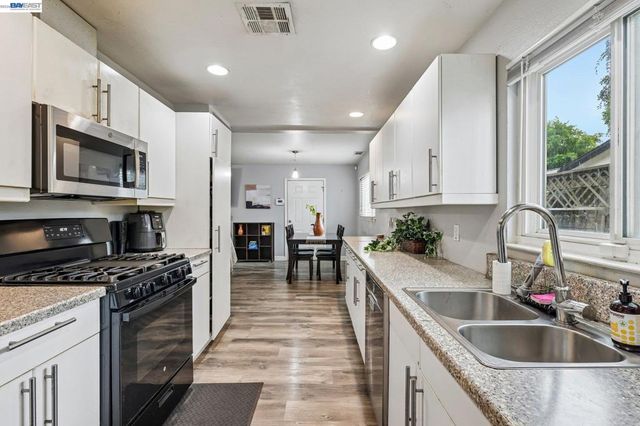 1225 W Beverly Pl, Tracy, CA 95376