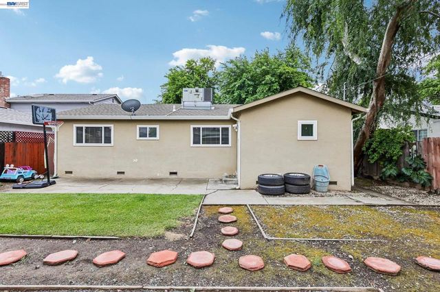 1225 W Beverly Pl, Tracy, CA 95376
