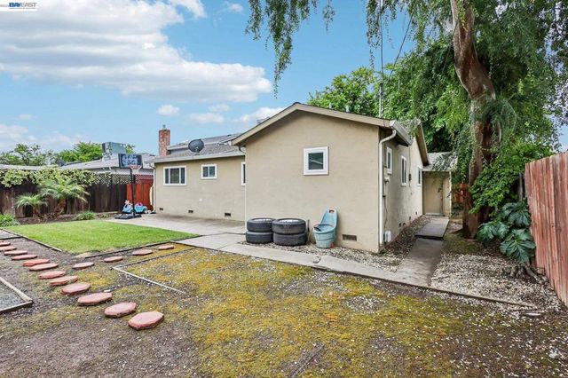 1225 W Beverly Pl, Tracy, CA 95376