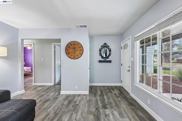 1225 W Beverly Pl, Tracy, CA 95376